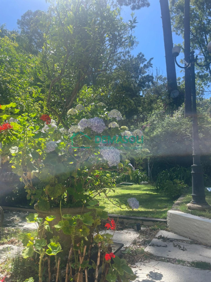 Casa ID.1519 - Casa en Venta y Alquiler Anual en Pinares. 4 dormitorios y 3 baños. Piscina