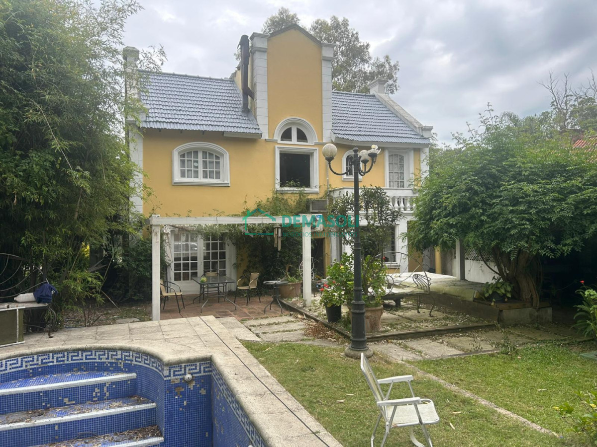Casa ID.1519 - Casa en Venta y Alquiler Anual en Pinares. 4 dormitorios y 3 baños. Piscina