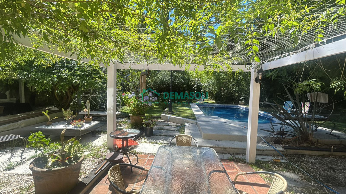 Casa ID.1519 - Casa en Venta y Alquiler Anual en Pinares. 4 dormitorios y 3 baños. Piscina
