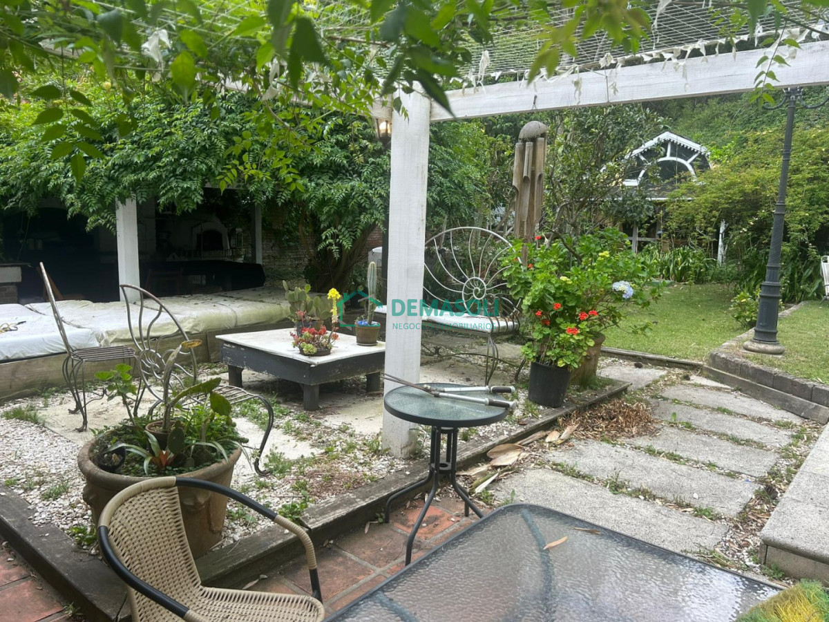 Casa ID.1519 - Casa en Venta y Alquiler Anual en Pinares. 4 dormitorios y 3 baños. Piscina