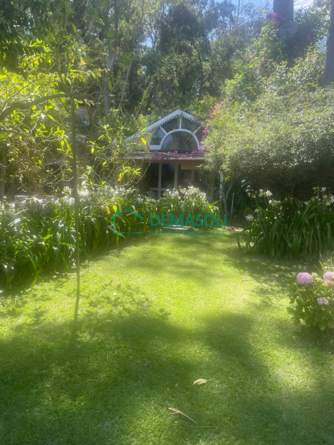 Casa ID.1519 - Casa en Venta y Alquiler Anual en Pinares. 4 dormitorios y 3 baños. Piscina