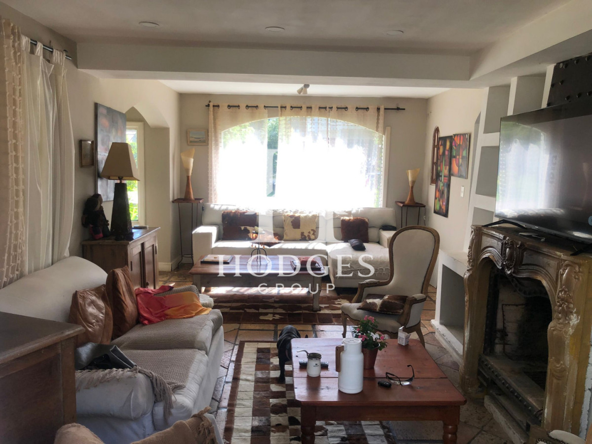 Casa ID.356 - Casa en Venta y Alquiler Anual en Pinares. 4 dormitorios y 3 baños. Piscina