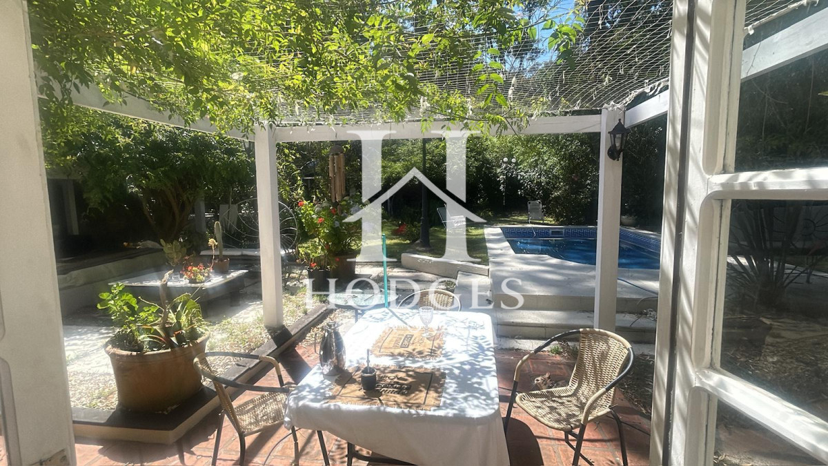 Casa ID.356 - Casa en Venta y Alquiler Anual en Pinares. 4 dormitorios y 3 baños. Piscina