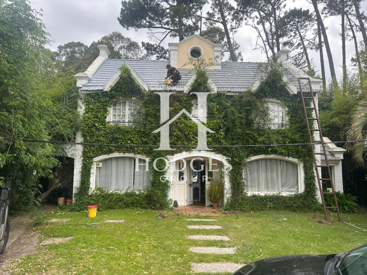 Casa ID.356 - Casa en Venta y Alquiler Anual en Pinares. 4 dormitorios y 3 baños. Piscina