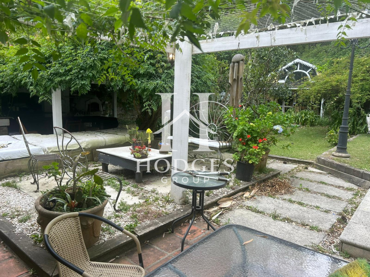 Casa ID.356 - Casa en Venta y Alquiler Anual en Pinares. 4 dormitorios y 3 baños. Piscina