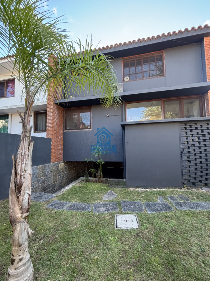 Casa ID.1196 - Casa en alquiler de Anualde 3 dormitorios en Playa Mansa - Punta del Este 