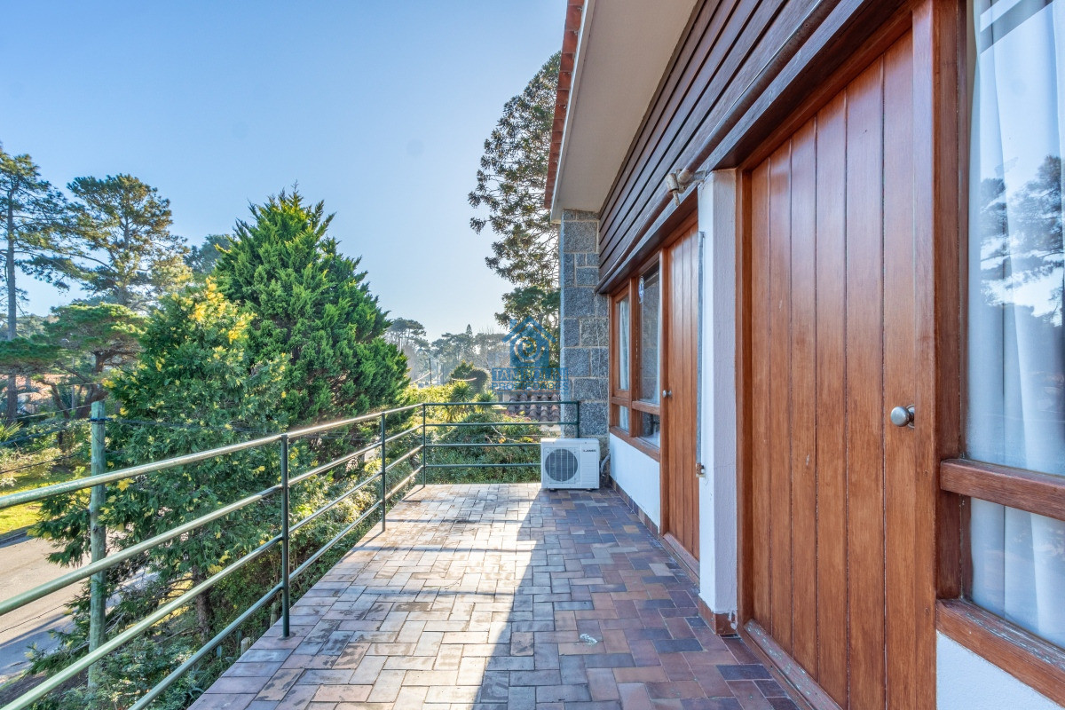 Casa ID.1196 - Casa en alquiler de Anualde 3 dormitorios en Playa Mansa - Punta del Este 