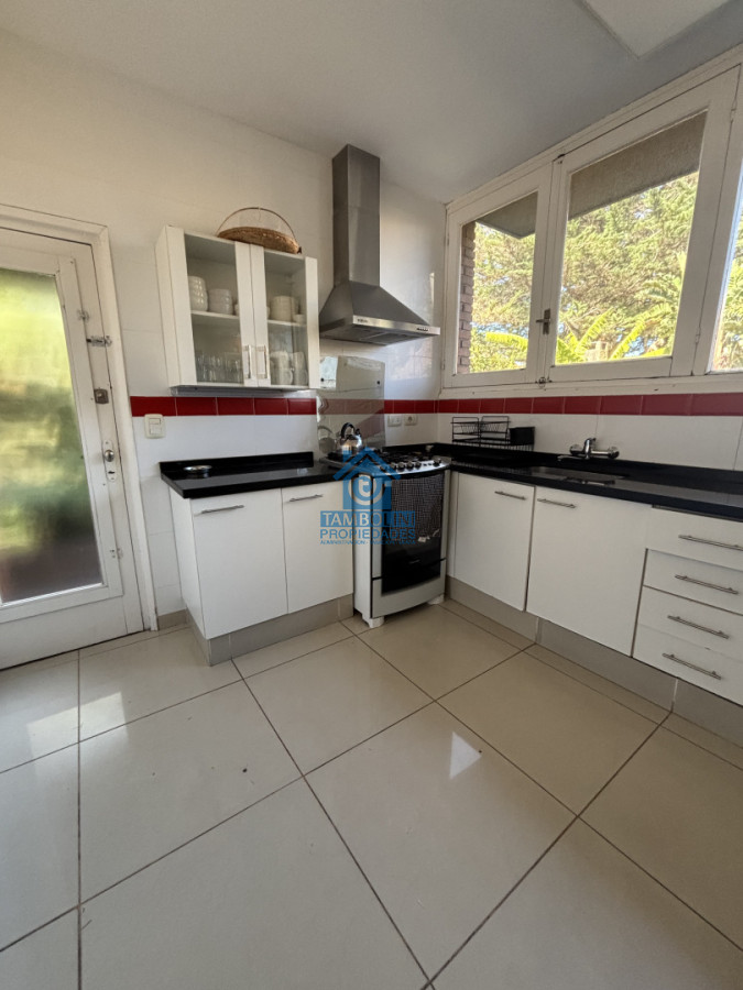 Casa ID.1196 - Casa en alquiler de Anualde 3 dormitorios en Playa Mansa - Punta del Este 