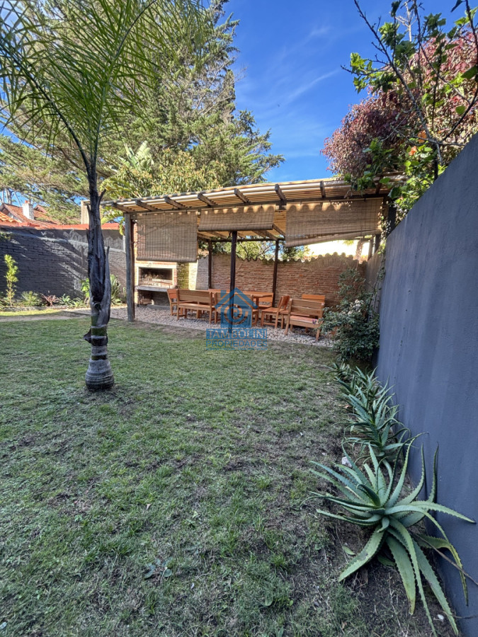 Casa ID.1196 - Casa en alquiler de Anualde 3 dormitorios en Playa Mansa - Punta del Este 