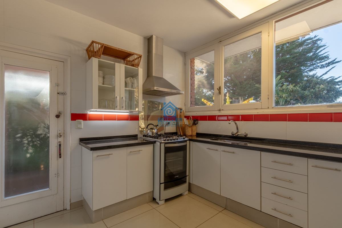 Casa ID.1196 - Casa en alquiler de Anualde 3 dormitorios en Playa Mansa - Punta del Este 