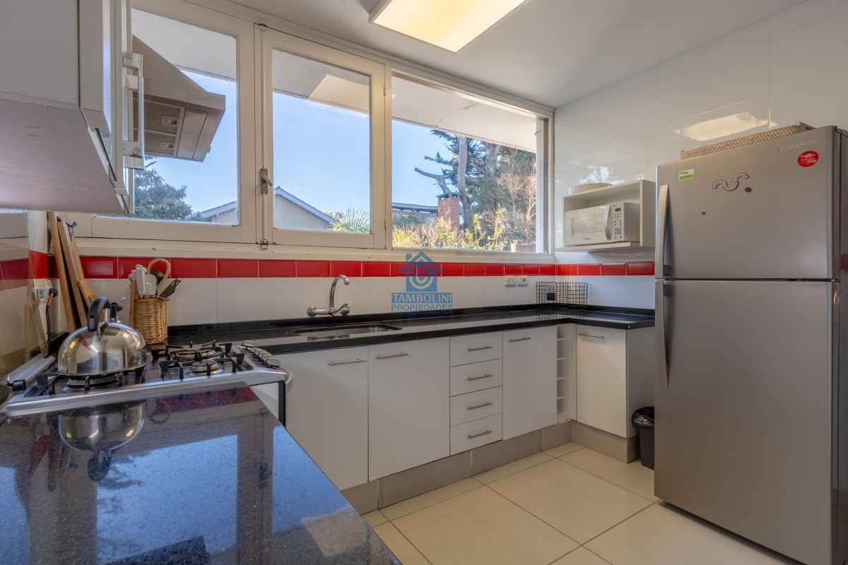 Casa ID.1196 - Casa en alquiler de Anualde 3 dormitorios en Playa Mansa - Punta del Este 