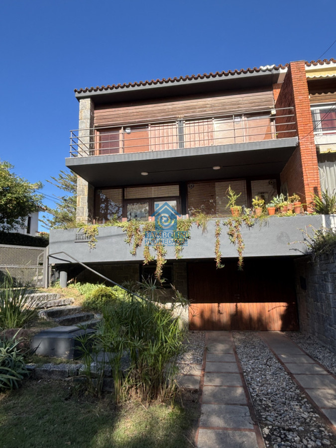 Casa ID.1196 - Casa en alquiler de Anualde 3 dormitorios en Playa Mansa - Punta del Este 