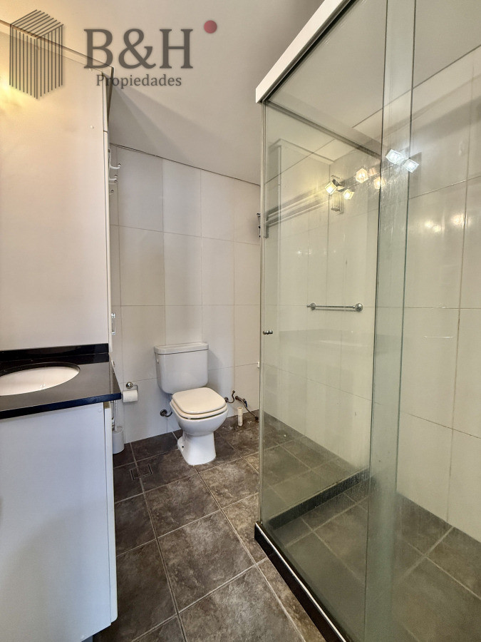 Apartamento ID.7061 - Apartamento a la venta en la Peninsulta - Punta del Este. ! dormitorio y medio. Garaje