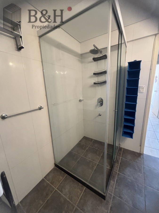 Apartamento ID.7061 - Apartamento a la venta en la Peninsulta - Punta del Este. ! dormitorio y medio. Garaje