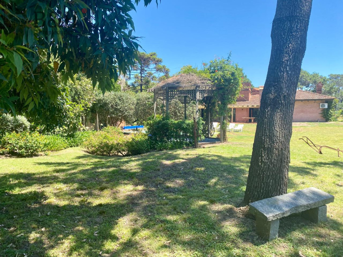 Casa ID.7335 - Casa en alquiler en Montoya - La Barra. 4 dormitorios y 4 baños 