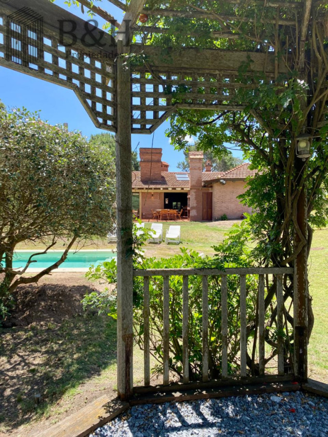 Casa ID.7335 - Casa en alquiler en Montoya - La Barra. 4 dormitorios y 4 baños 