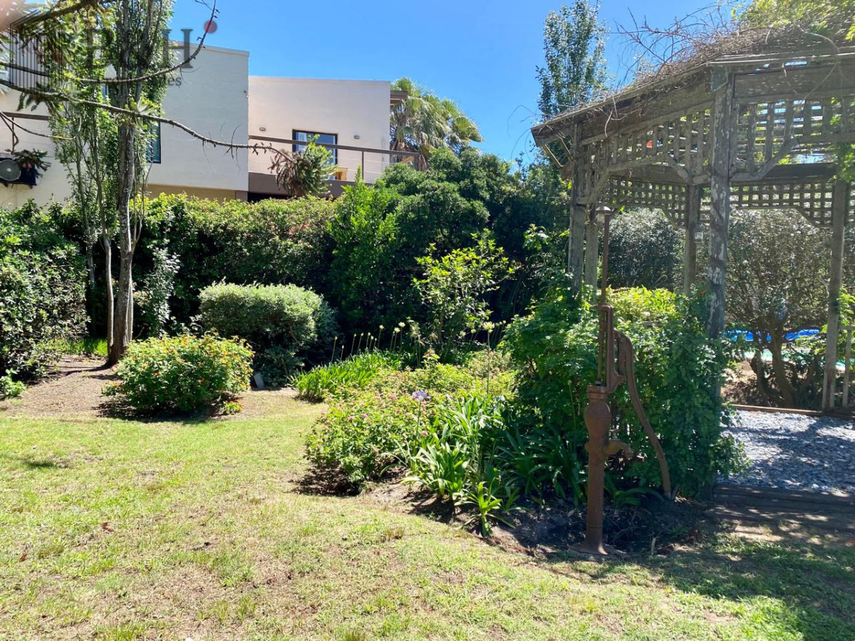 Casa ID.7335 - Casa en alquiler en Montoya - La Barra. 4 dormitorios y 4 baños 