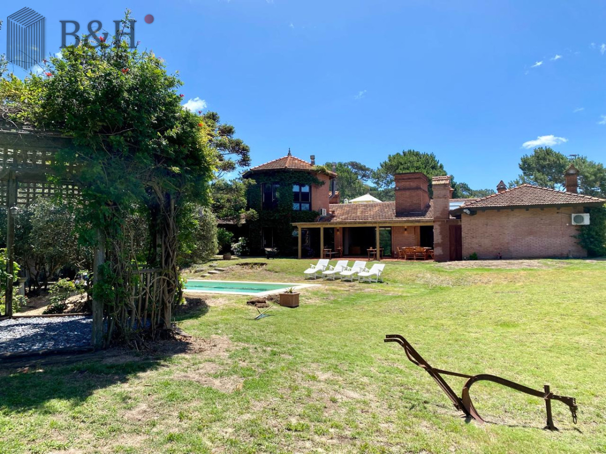 Casa ID.7335 - Casa en alquiler en Montoya - La Barra. 4 dormitorios y 4 baños 
