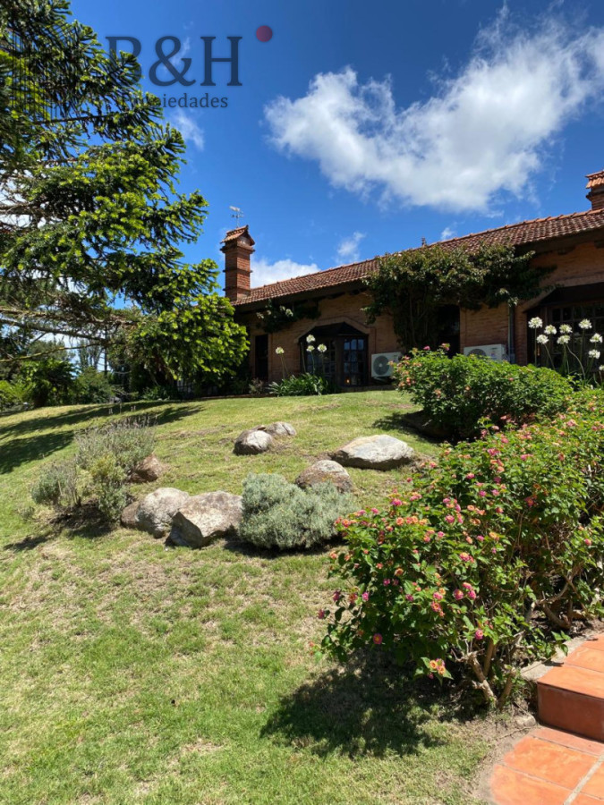 Casa ID.7335 - Casa en alquiler en Montoya - La Barra. 4 dormitorios y 4 baños 
