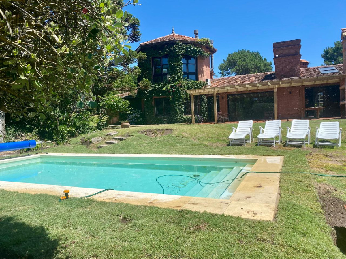 Casa ID.7335 - Casa en alquiler en Montoya - La Barra. 4 dormitorios y 4 baños 
