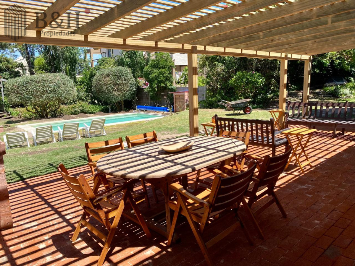 Casa ID.7335 - Casa en alquiler en Montoya - La Barra. 4 dormitorios y 4 baños 