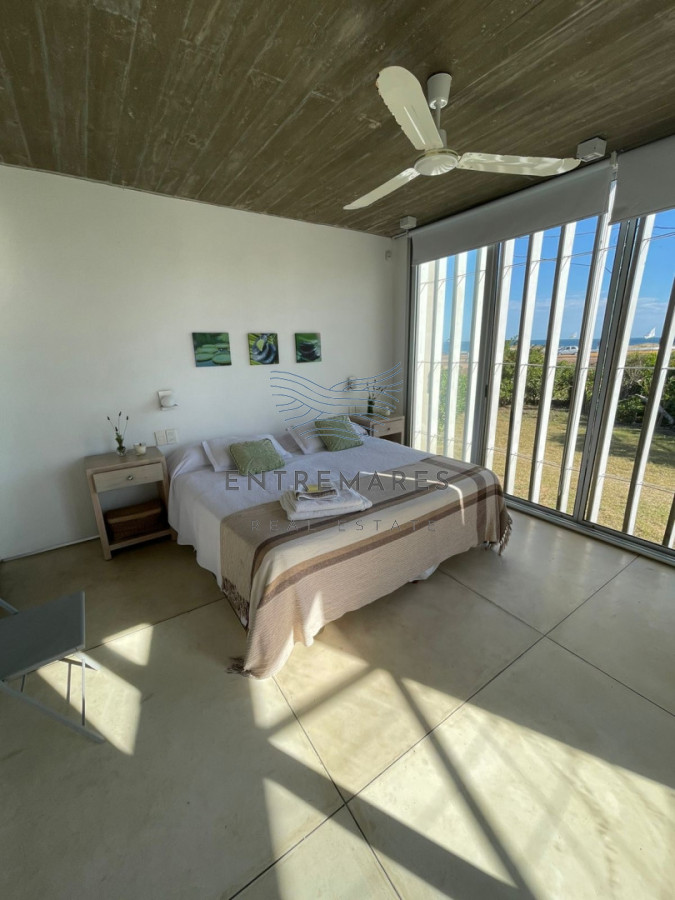 Casa ID.469 - CASA EN VENTA Y ALQUILER DE TEMPORADA. 4 SUITES. MANANTIALES FRENTE AL MAR 
