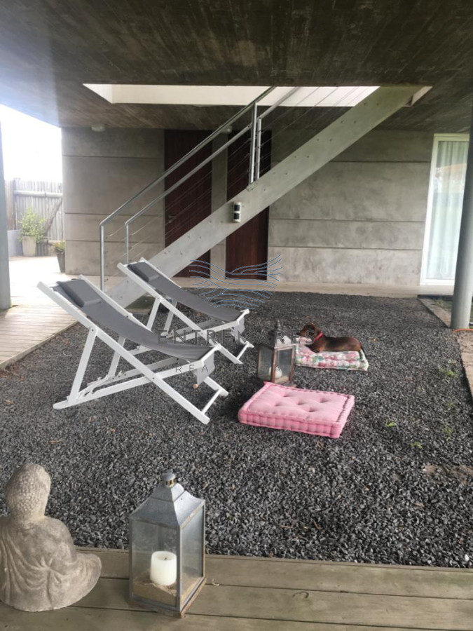 Casa ID.469 - CASA EN VENTA Y ALQUILER DE TEMPORADA. 4 SUITES. MANANTIALES FRENTE AL MAR 