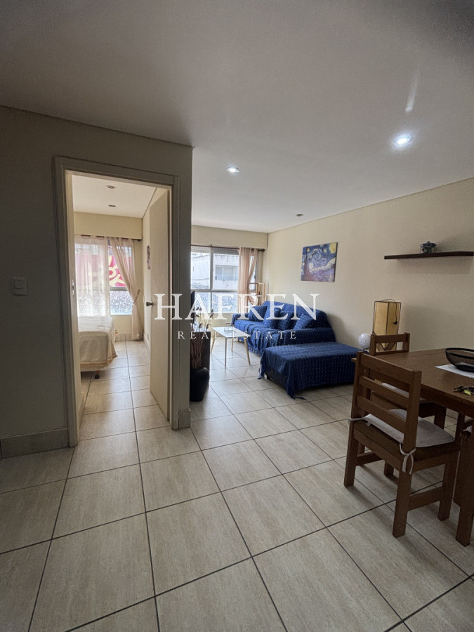 Apartamento ID.333 - Apartamento a la venta en la Peninsulta - Punta del Este. ! dormitorio y medio. Garaje