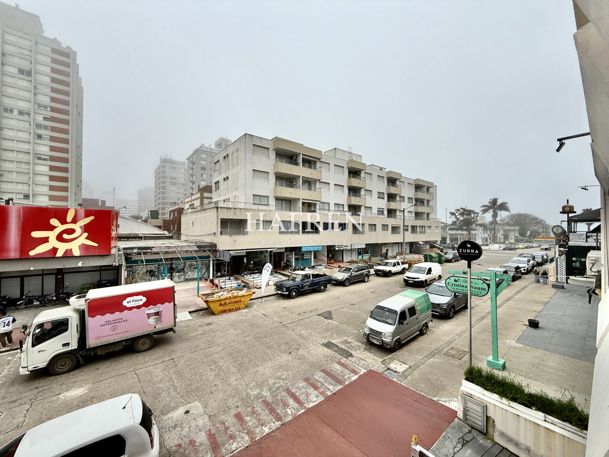 Apartamento ID.333 - Apartamento a la venta en la Peninsulta - Punta del Este. ! dormitorio y medio. Garaje