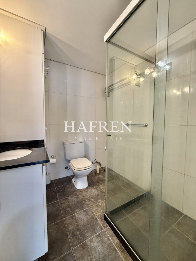 Apartamento ID.333 - Apartamento a la venta en la Peninsulta - Punta del Este. ! dormitorio y medio. Garaje