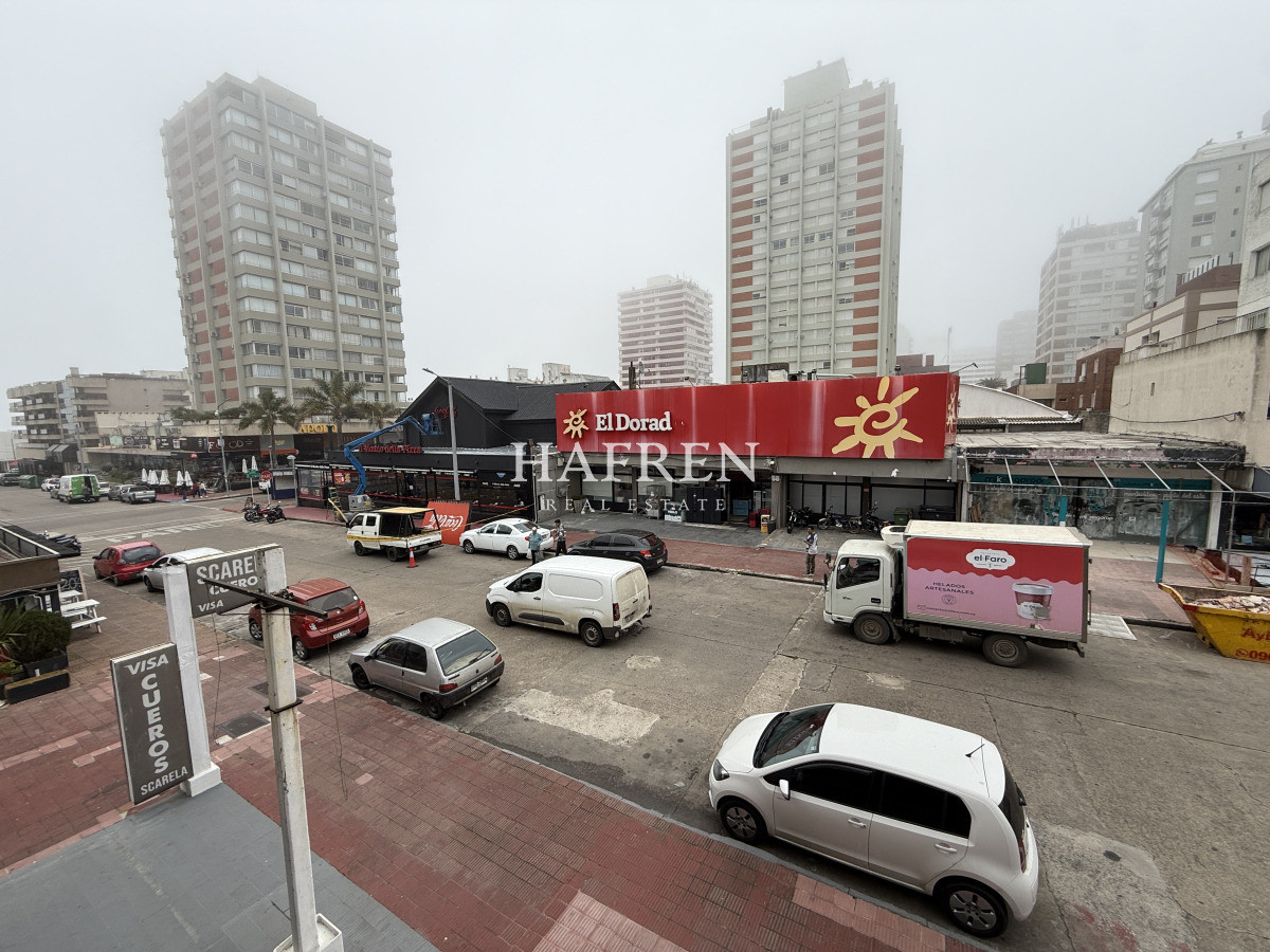 Apartamento ID.333 - Apartamento a la venta en la Peninsulta - Punta del Este. ! dormitorio y medio. Garaje