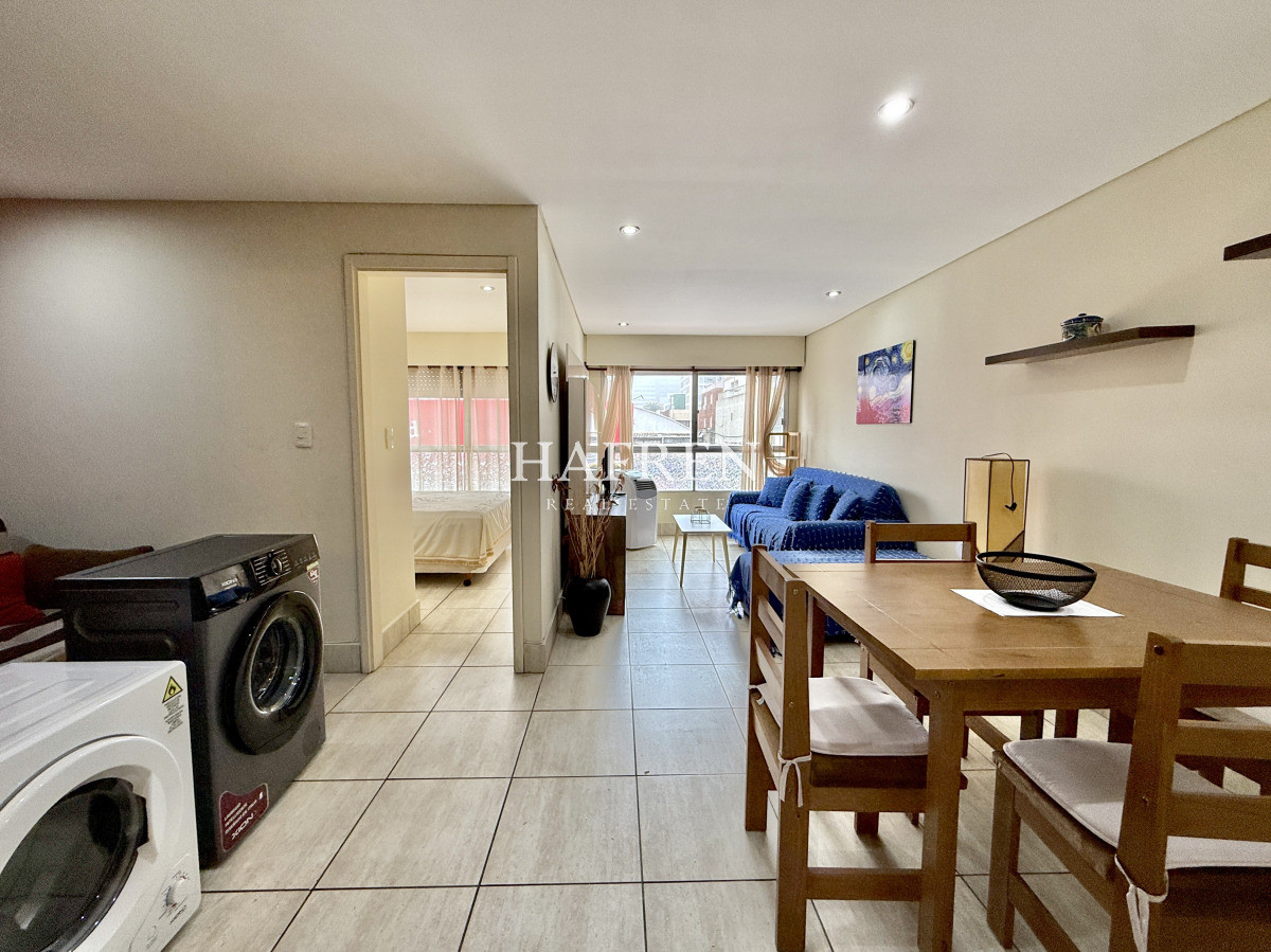 Apartamento ID.333 - Apartamento a la venta en la Peninsulta - Punta del Este. ! dormitorio y medio. Garaje