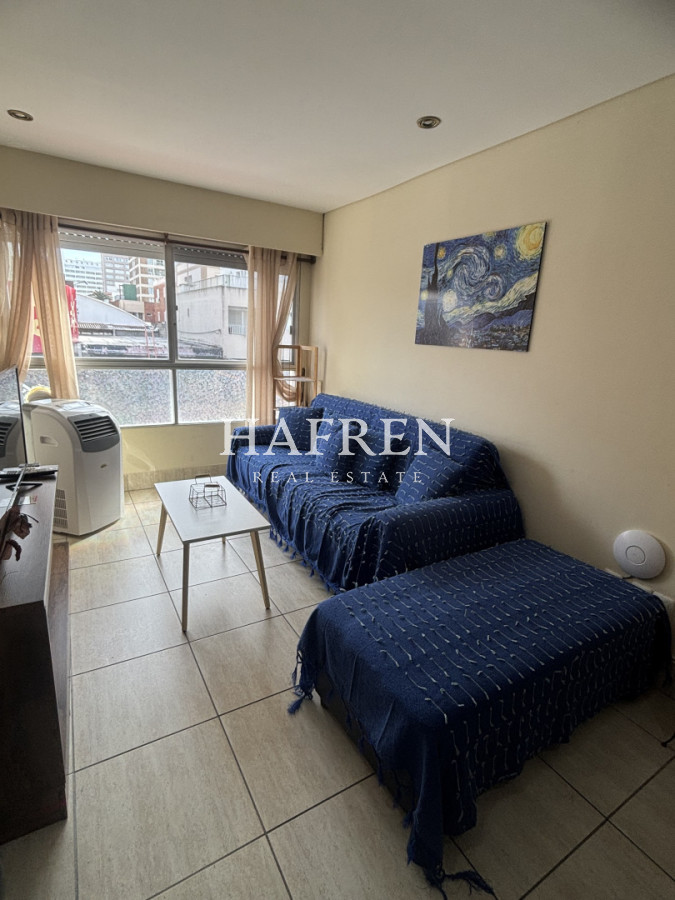 Apartamento ID.333 - Apartamento a la venta en la Peninsulta - Punta del Este. ! dormitorio y medio. Garaje