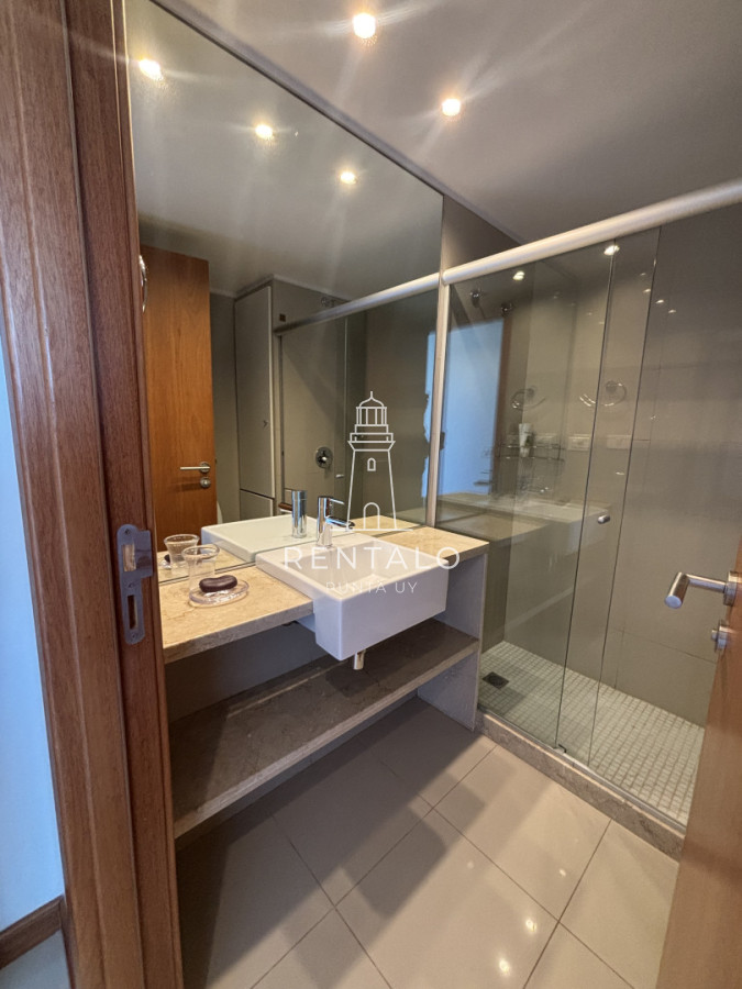 Apartamento ID.1026 - Apartamento en venta 3 dormitorios esquinero en Blue Bird de 3 suite. Playa Brava - Punta del Este