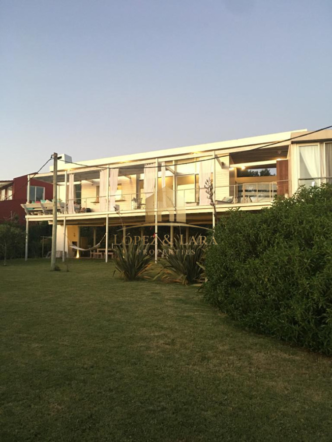 Casa ID.316 - GIN TONIC - VENTA CASA 4 SUITES EN MANANTIALES CON VISTA AL MAR