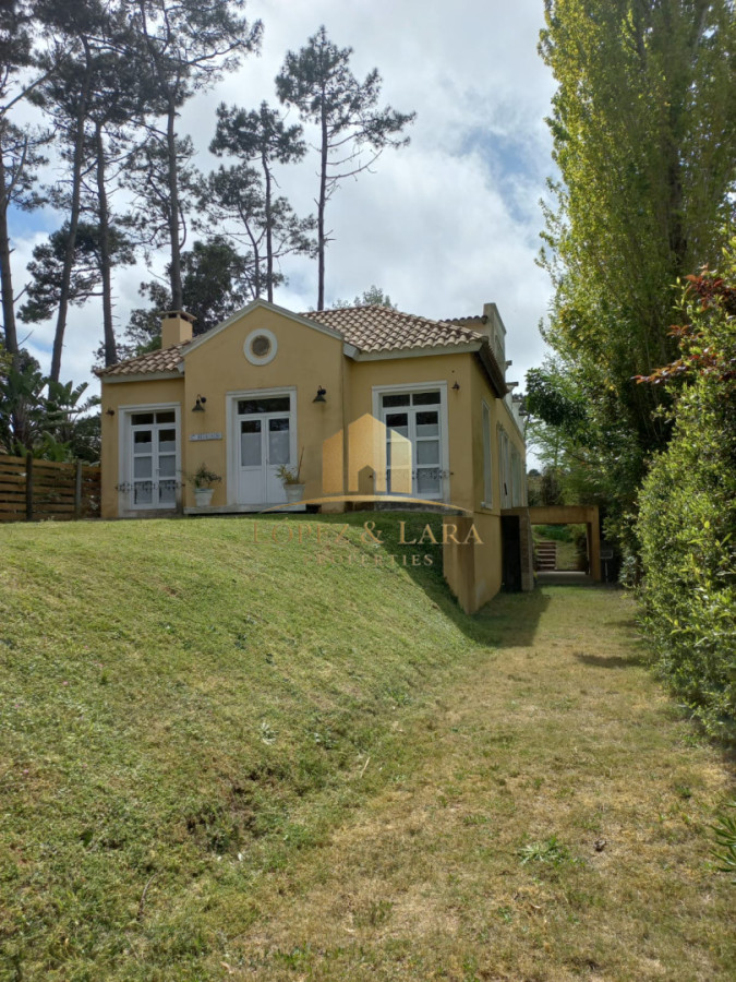 Casa ID.405 - Casa en Montoya a la venta y alquiler. 4 dormitorios y 4 baños