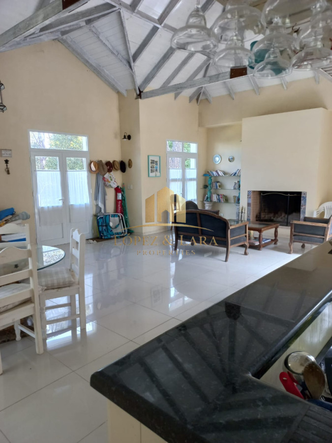 Casa ID.405 - Casa en Montoya a la venta y alquiler. 4 dormitorios y 4 baños