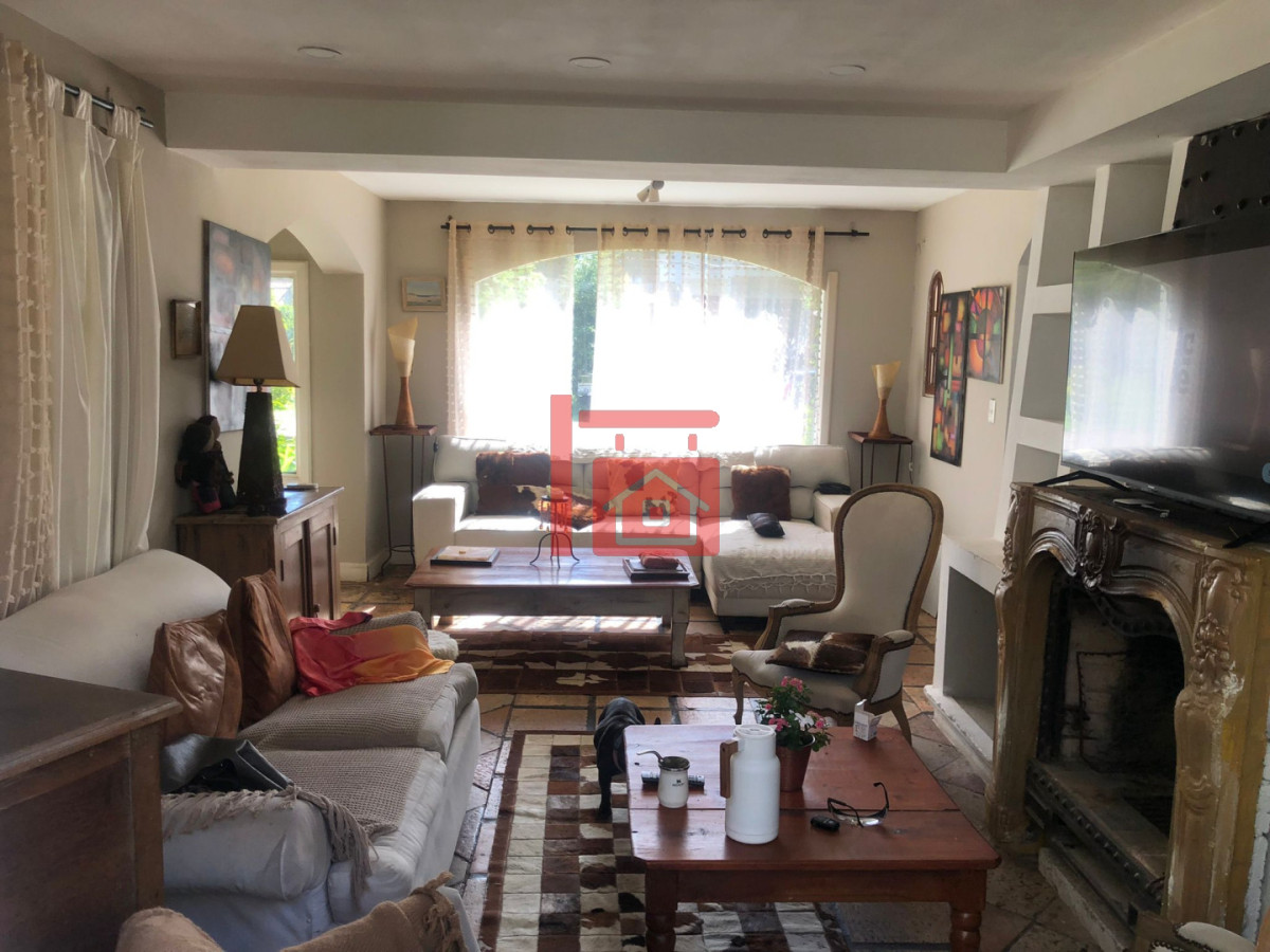 Casa ID.986 - Casa en Venta y Alquiler Anual en Pinares. 4 dormitorios y 3 baños. Piscina