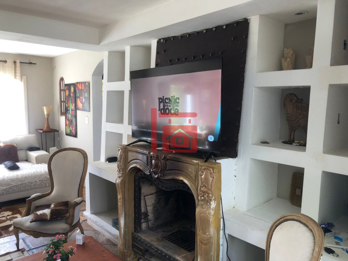 Casa ID.986 - Casa en Venta y Alquiler Anual en Pinares. 4 dormitorios y 3 baños. Piscina