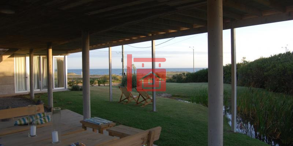 Casa ID.688 - CASA EN VENTA Y ALQUILER DE TEMPORADA. 4 SUITES. MANANTIALES FRENTE AL MAR 