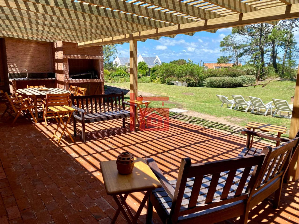 Casa ID.793 - Casa en alquiler en Montoya - La Barra. 4 dormitorios y 4 baños 