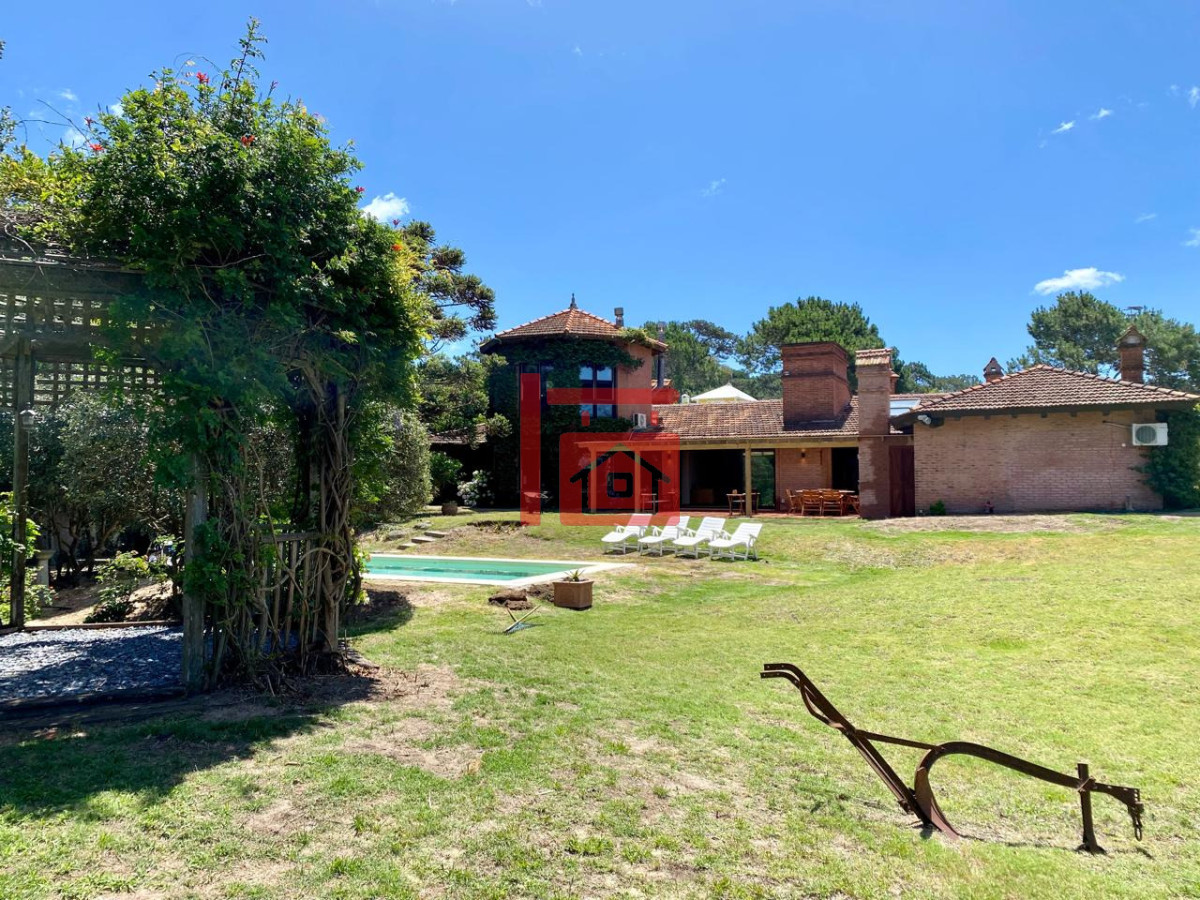 Casa ID.793 - Casa en alquiler en Montoya - La Barra. 4 dormitorios y 4 baños 