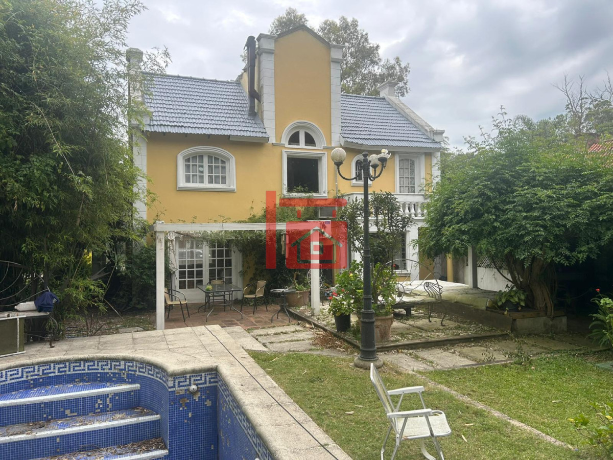 Casa ID.986 - Casa en Venta y Alquiler Anual en Pinares. 4 dormitorios y 3 baños. Piscina