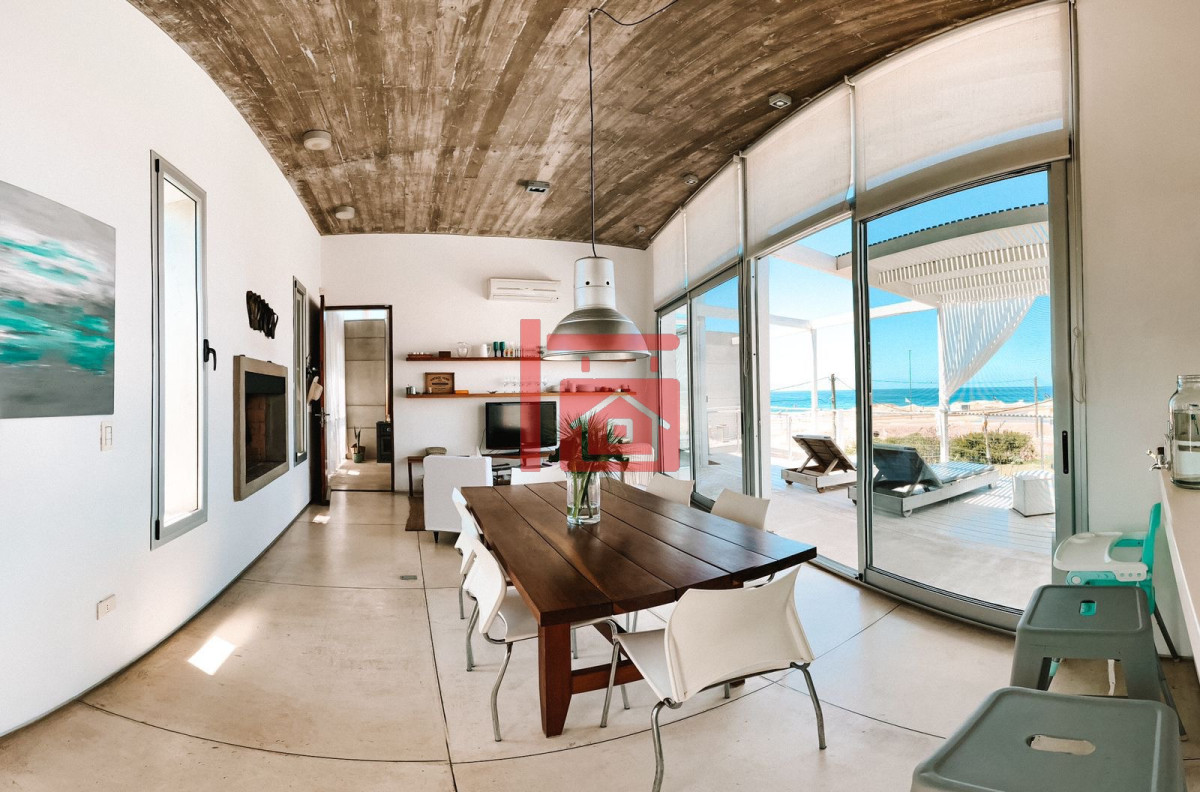 Casa ID.688 - CASA EN VENTA Y ALQUILER DE TEMPORADA. 4 SUITES. MANANTIALES FRENTE AL MAR 