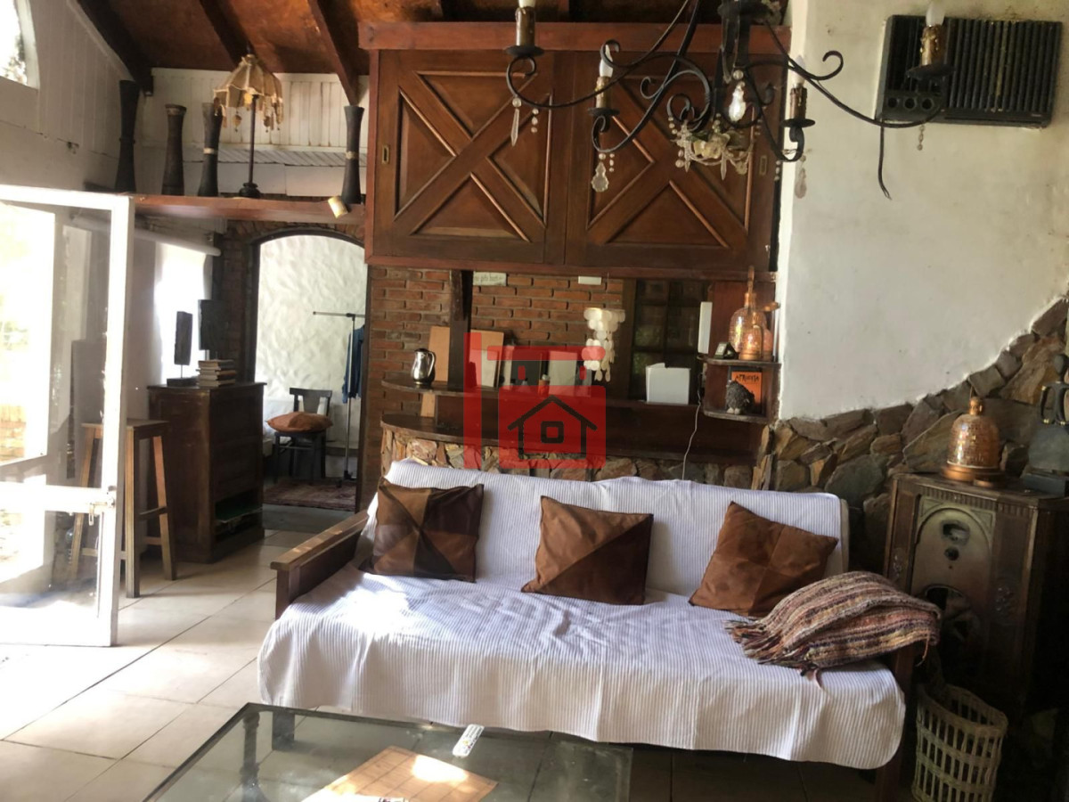 Casa ID.986 - Casa en Venta y Alquiler Anual en Pinares. 4 dormitorios y 3 baños. Piscina