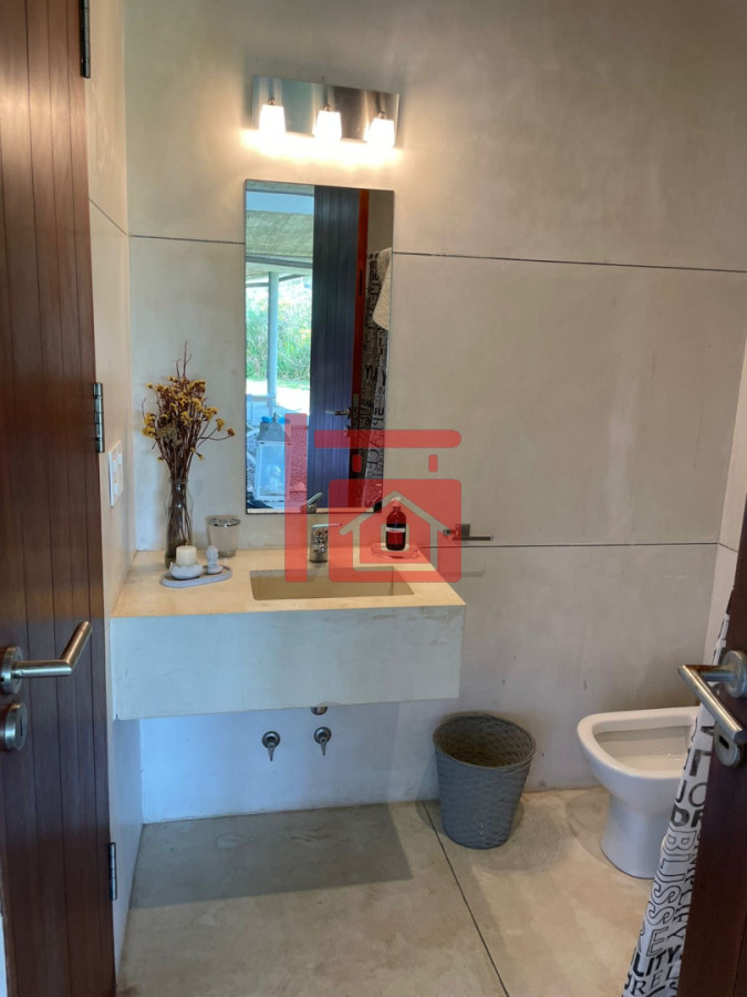 Casa ID.688 - CASA EN VENTA Y ALQUILER DE TEMPORADA. 4 SUITES. MANANTIALES FRENTE AL MAR 