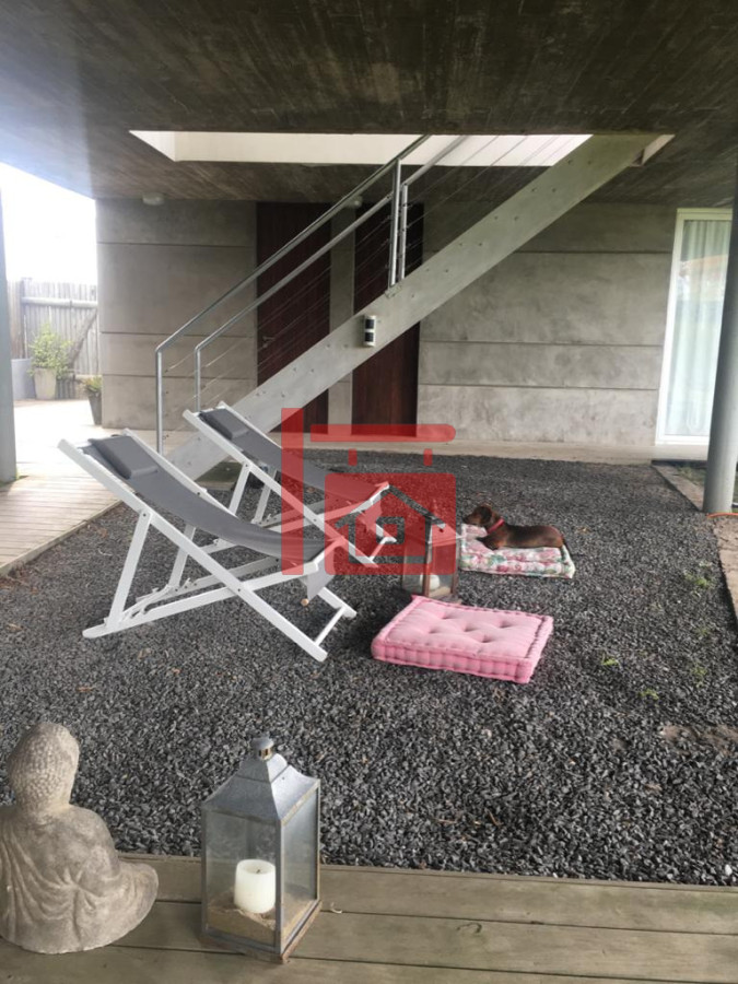 Casa ID.688 - CASA EN VENTA Y ALQUILER DE TEMPORADA. 4 SUITES. MANANTIALES FRENTE AL MAR 