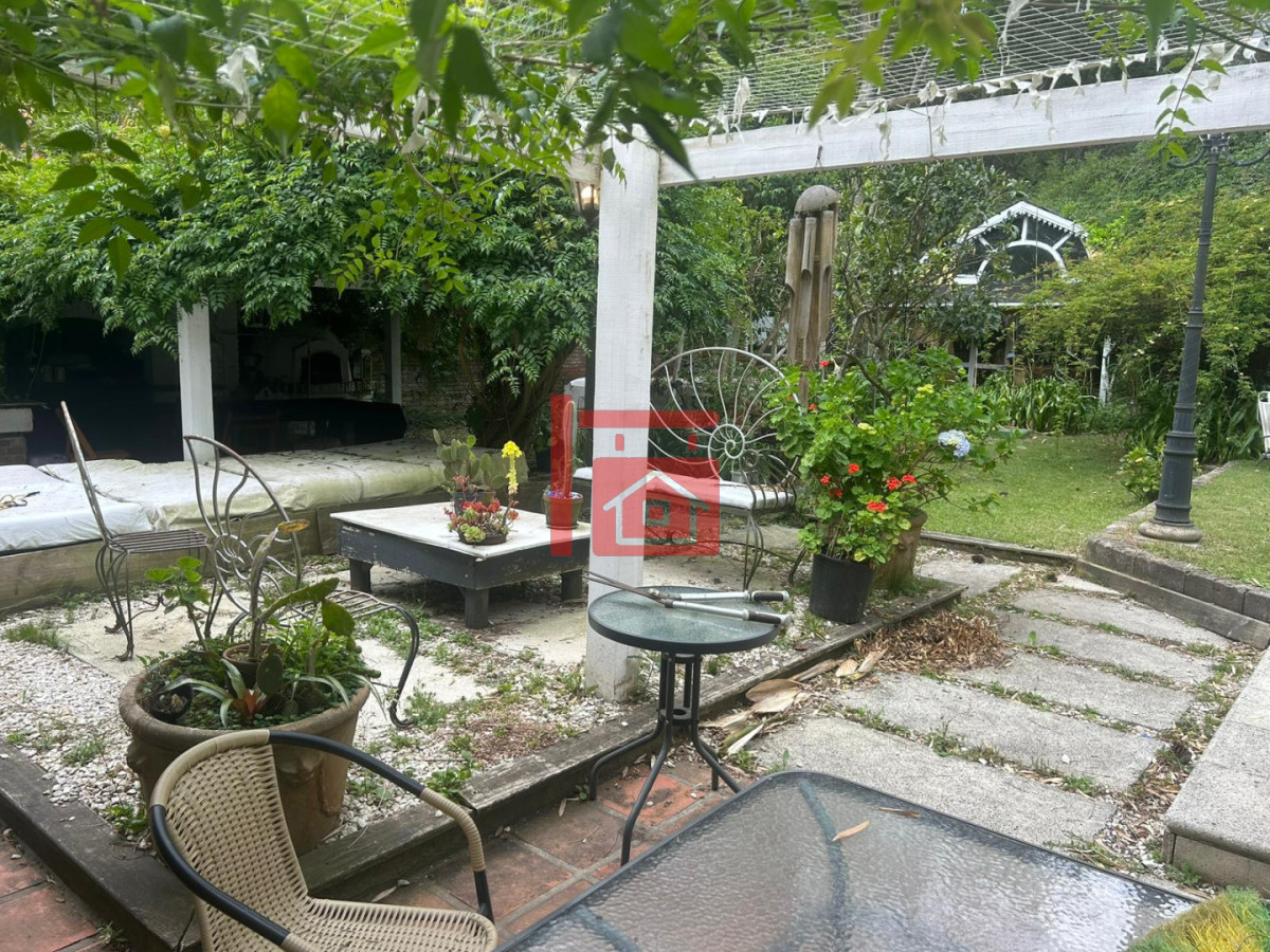Casa ID.986 - Casa en Venta y Alquiler Anual en Pinares. 4 dormitorios y 3 baños. Piscina