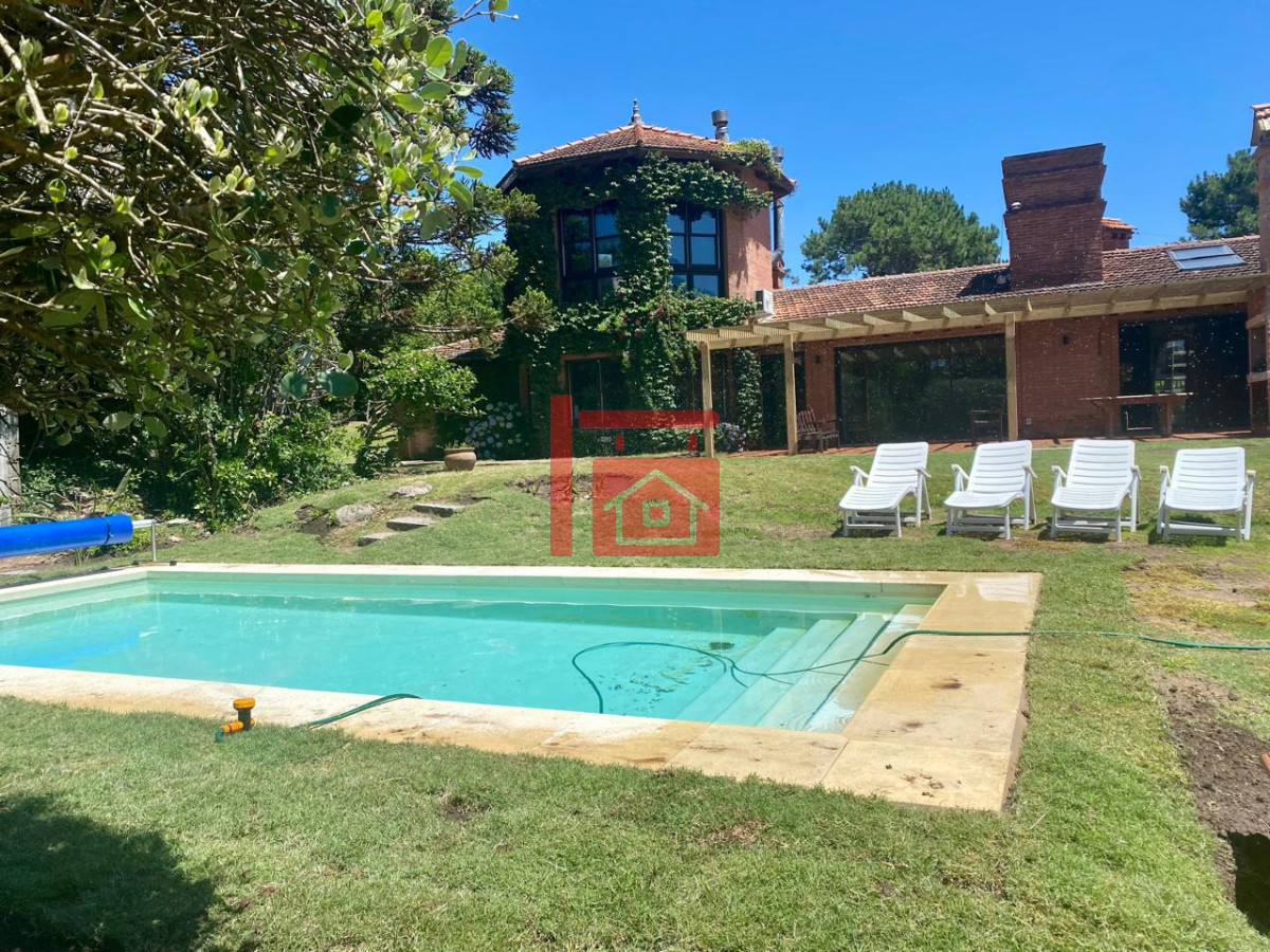Casa ID.793 - Casa en alquiler en Montoya - La Barra. 4 dormitorios y 4 baños 