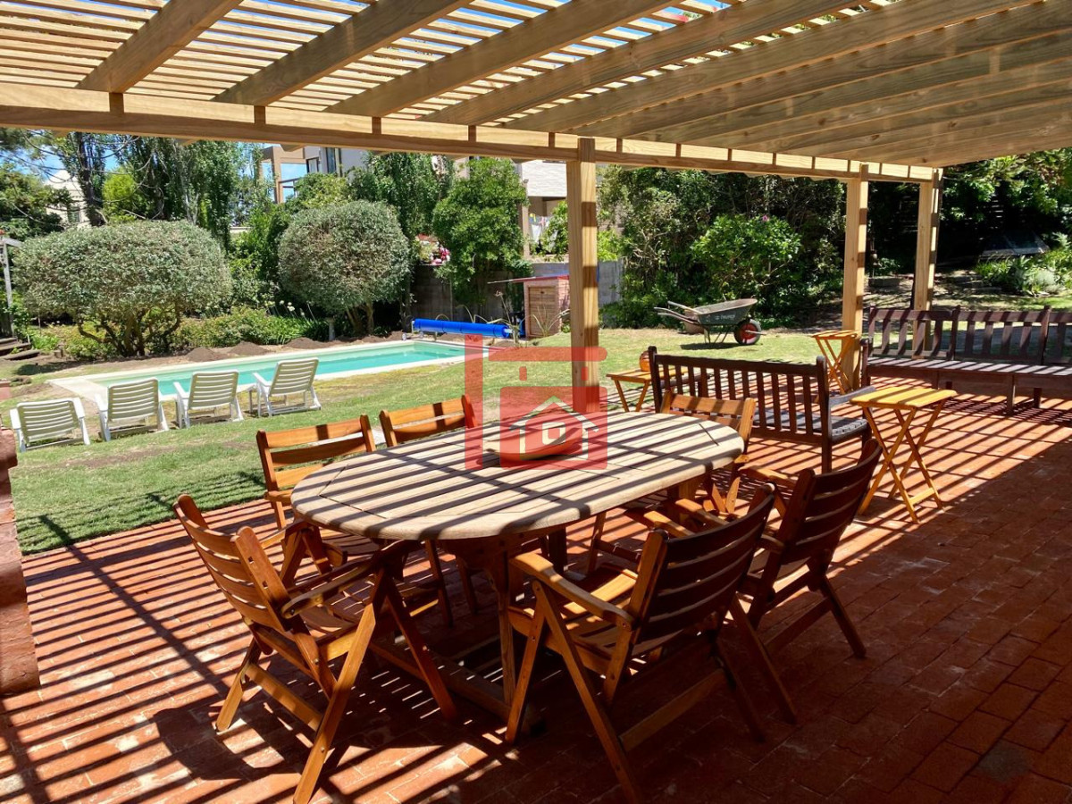 Casa ID.793 - Casa en alquiler en Montoya - La Barra. 4 dormitorios y 4 baños 